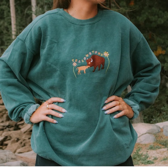 Comfort Colors Other - Madi Stitches - Yellowstone National Park Mountain Goat Embroidered Crew - Sz M